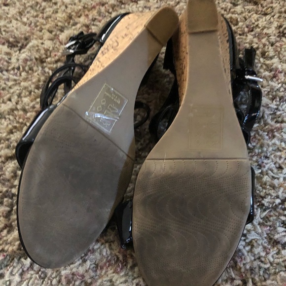 Black sandals 2-1/2” cork heel - Picture 3 of 4